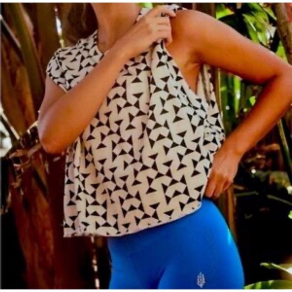 Free People FP movement inspire tank top Trippy Geo Glowing Black & Ivory XL